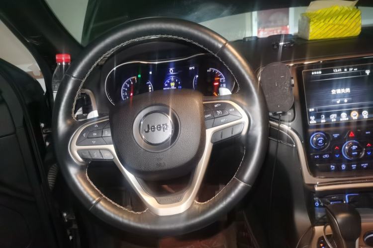 Used Jeep Grand Cherokee 2016 3.0L Comfort Navigation Edition Steering Wheel