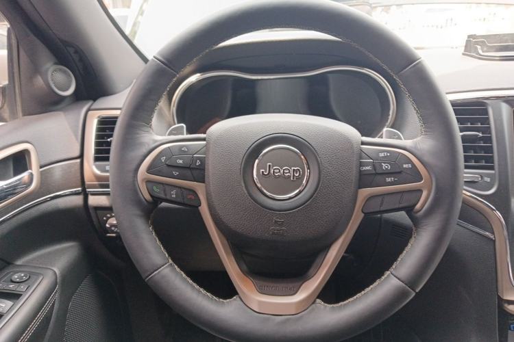 Used Jeep Grand Cherokee 2016 3.0L Elite Navigation Edition Steering Wheel