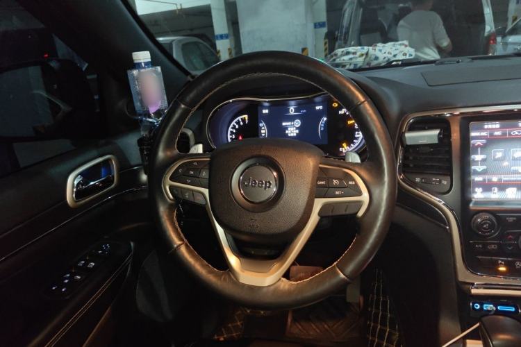 Used Jeep Grand Cherokee 2016 3.0L Comfort Navigation Edition Steering Wheel
