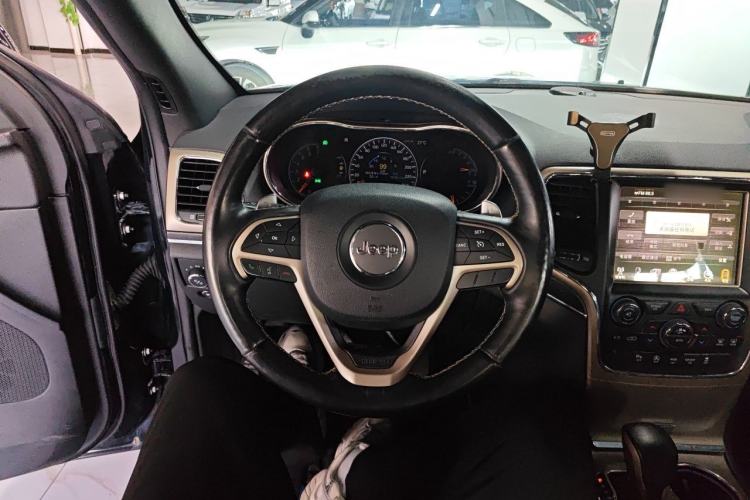 Used Jeep Grand Cherokee 2016 3.0L Elite Navigation Edition Steering Wheel
