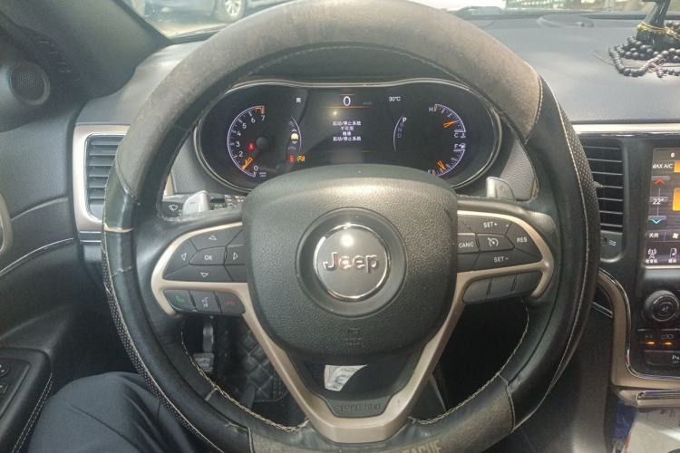 Used Jeep Grand Cherokee 2016 3.0L Comfort Navigation Edition Steering Wheel