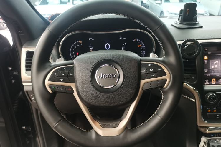 Used Jeep Grand Cherokee 2016 3.0L Comfort Navigation Edition Steering Wheel