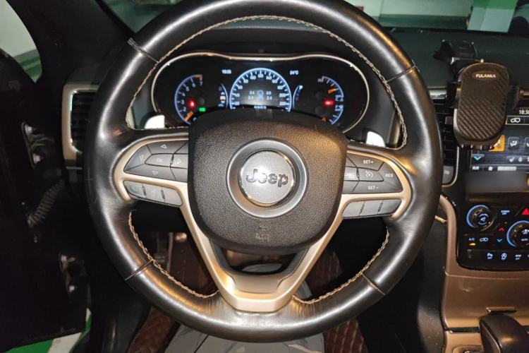 Used Jeep Grand Cherokee 2016 3.0L Elite Navigation Edition Steering Wheel