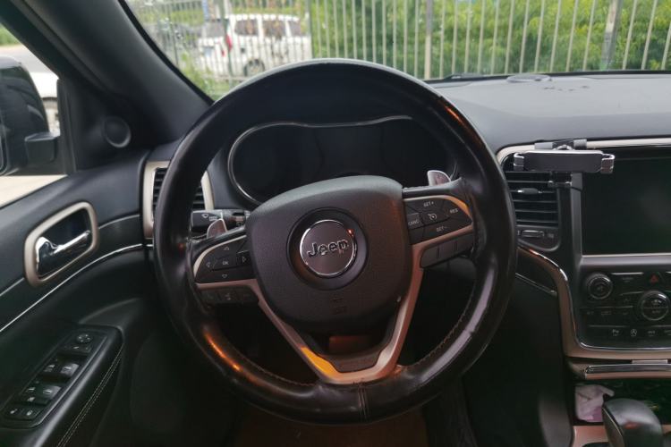 Used Jeep Grand Cherokee 2016 3.0L Comfort Navigation Edition Steering Wheel