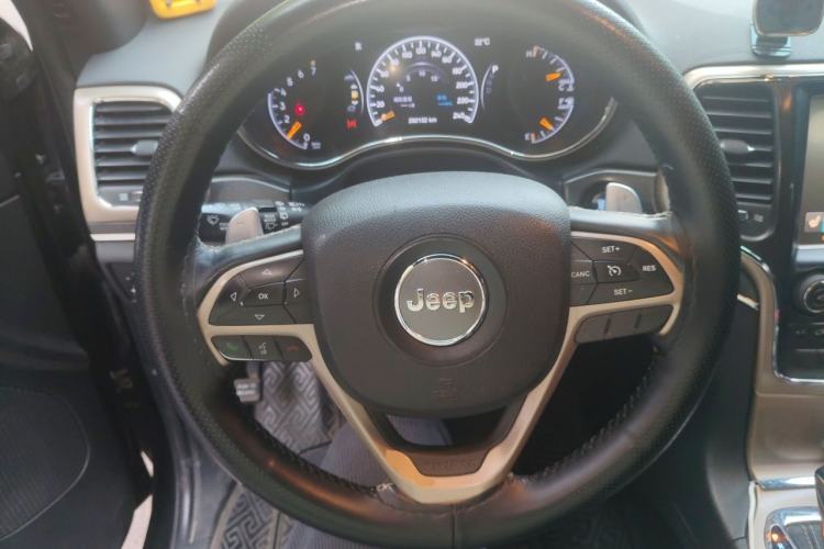Used Jeep Grand Cherokee 2016 3.0L Elite Navigation Edition Steering Wheel