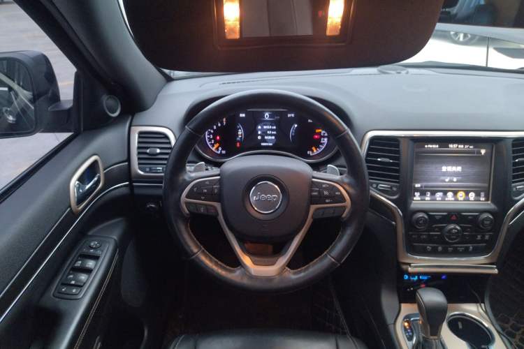 Used Jeep Grand Cherokee 2016 3.0L Comfort Navigation Edition Steering Wheel