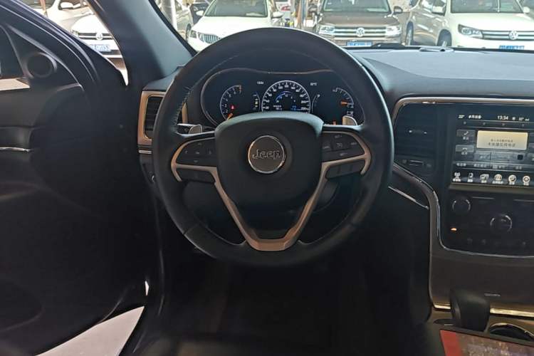 Used Jeep Grand Cherokee 2016 3.0L Comfort Navigation Edition Steering Wheel