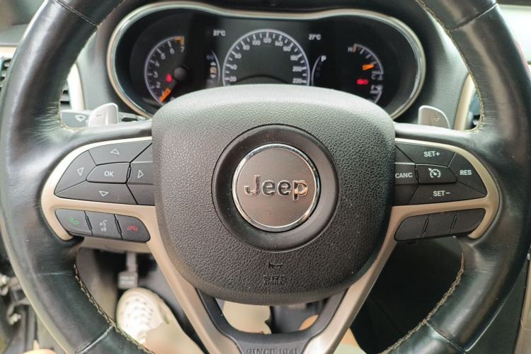 Used Jeep Grand Cherokee 2016 3.0L Comfort Navigation Edition Steering Wheel