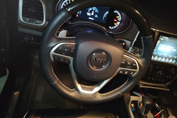 Used Jeep Grand Cherokee 2016 3.6L Luxury Navigation Edition Steering Wheel