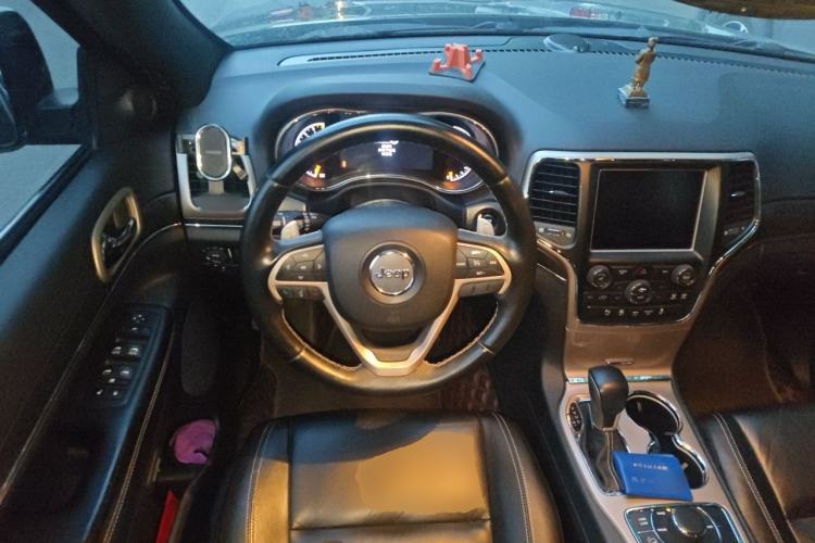 Used Jeep Grand Cherokee 2016 3.0L Comfort Navigation Edition Steering Wheel