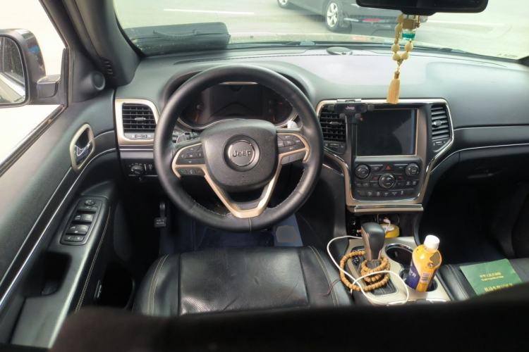 Used Jeep Grand Cherokee 2016 3.0L Elite Navigation Edition Steering Wheel