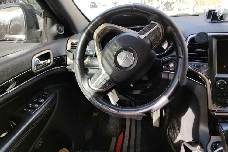 Used Jeep Grand Cherokee 2016 3.6L 75th Anniversary Tribute Edition Steering Wheel