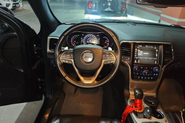 Used Jeep Grand Cherokee 2016 3.0L Comfort Navigation Edition Steering Wheel