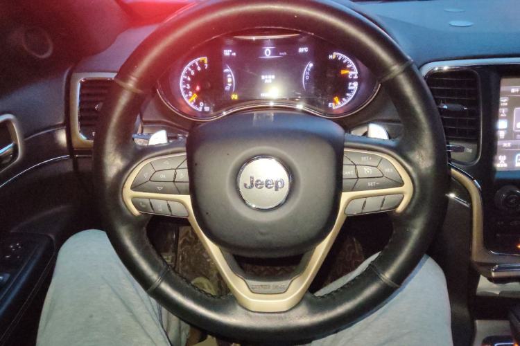 Used Jeep Grand Cherokee 2016 3.0L Elite Navigation Edition Steering Wheel