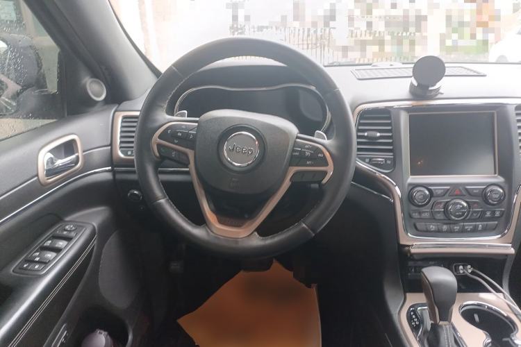 Used Jeep Grand Cherokee 2016 3.0L Comfort Navigation Edition Steering Wheel