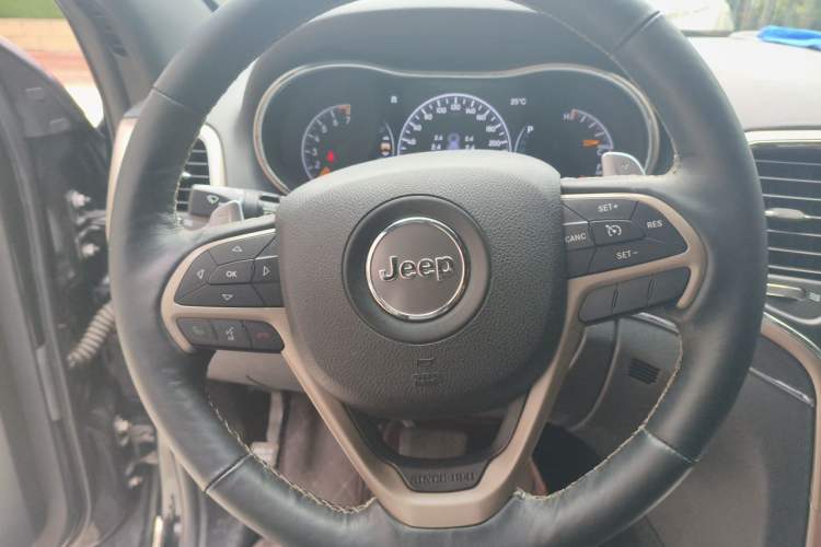 Used Jeep Grand Cherokee 2016 3.0L Comfort Navigation Edition Steering Wheel
