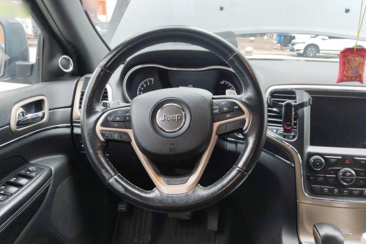 Used Jeep Grand Cherokee 2016 3.0L Elite Navigation Edition Steering Wheel