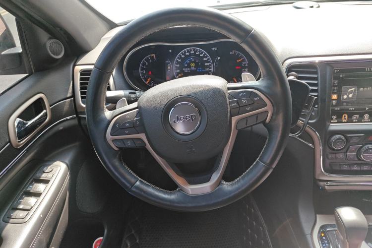 Used Jeep Grand Cherokee 2016 3.0L Comfort Navigation Edition Steering Wheel