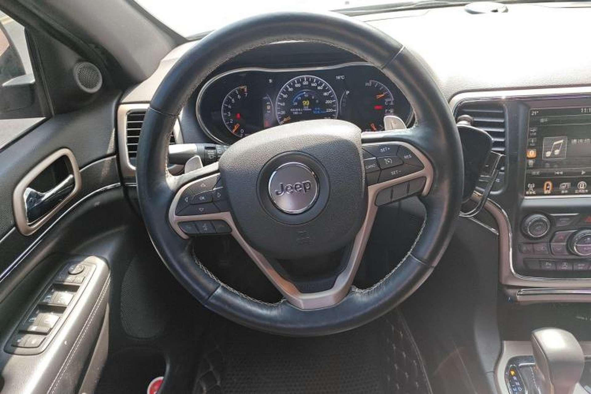Used Jeep Grand Cherokee 2016 3.0L Comfort Navigation Edition Steering Wheel