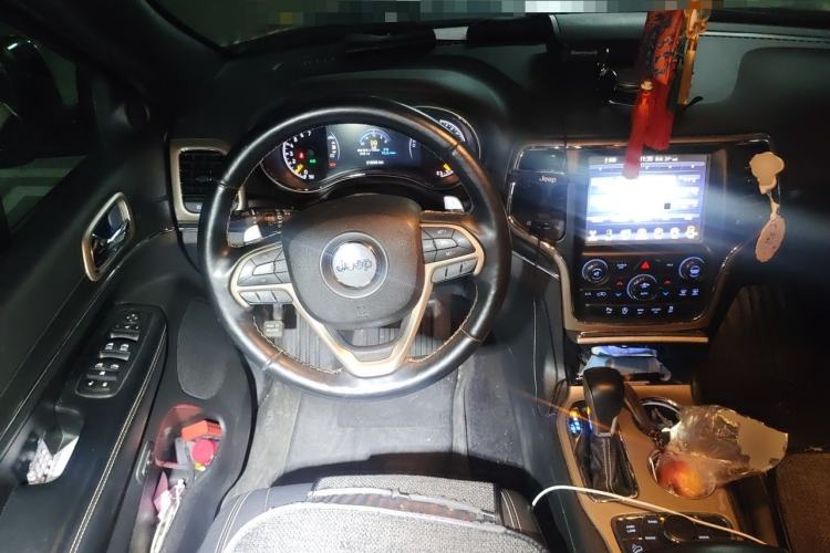 Used Jeep Grand Cherokee 2016 3.0L Comfort Navigation Edition Steering Wheel