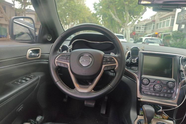 Used Jeep Grand Cherokee 2016 3.0L Comfort Navigation Edition Steering Wheel