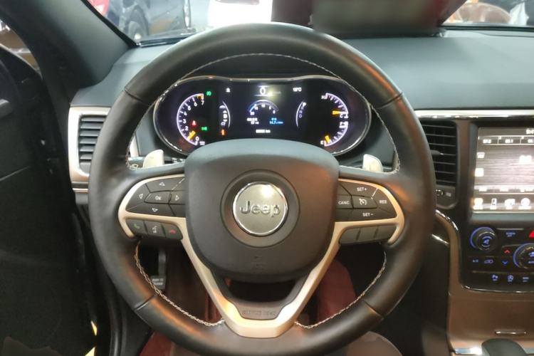 Used Jeep Grand Cherokee 2016 3.0L Comfort Navigation Edition Steering Wheel