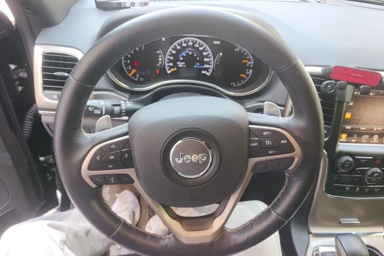 Used Jeep Grand Cherokee 2016 3.0L Comfort Navigation Edition Steering Wheel
