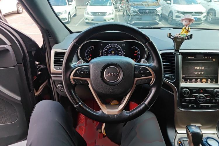 Used Jeep Grand Cherokee 2016 3.0L Elite Navigation Edition Steering Wheel