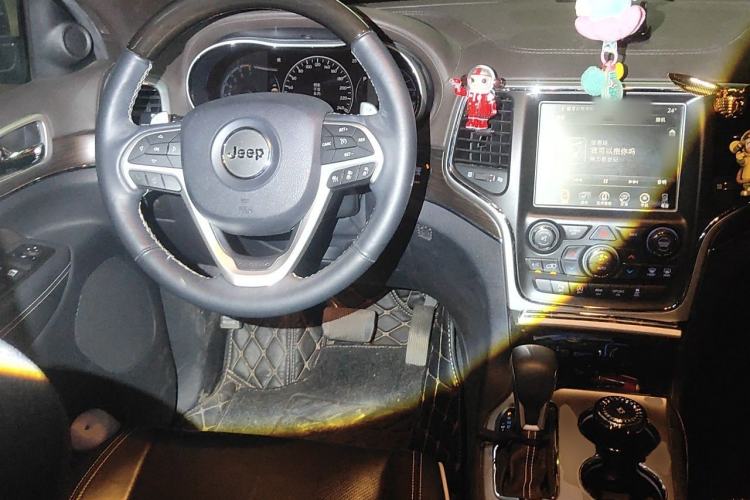 Used Jeep Grand Cherokee 2016 3.6L Luxury Navigation Edition Steering Wheel