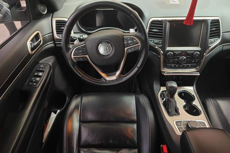 Used Jeep Grand Cherokee 2016 3.0L Elite Navigation Edition Steering Wheel