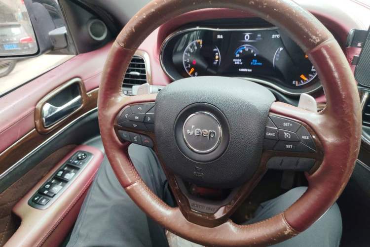 Used Jeep Grand Cherokee 2016 3.0L Comfort Navigation Edition Steering Wheel