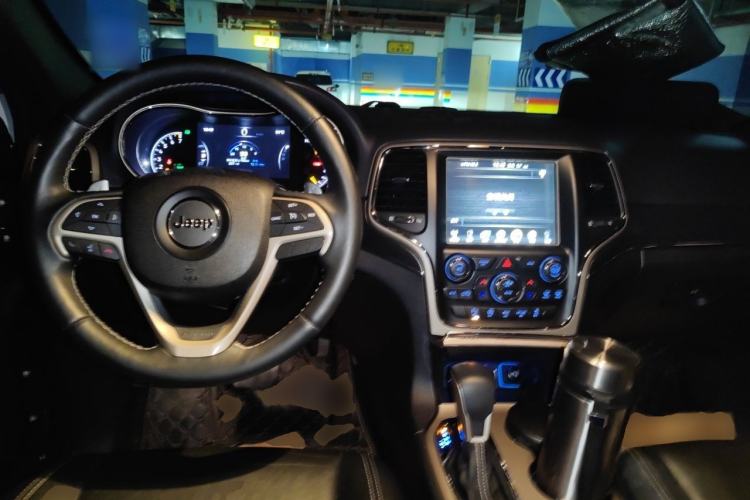 Used Jeep Grand Cherokee 2016 3.0L Comfort Navigation Edition Steering Wheel