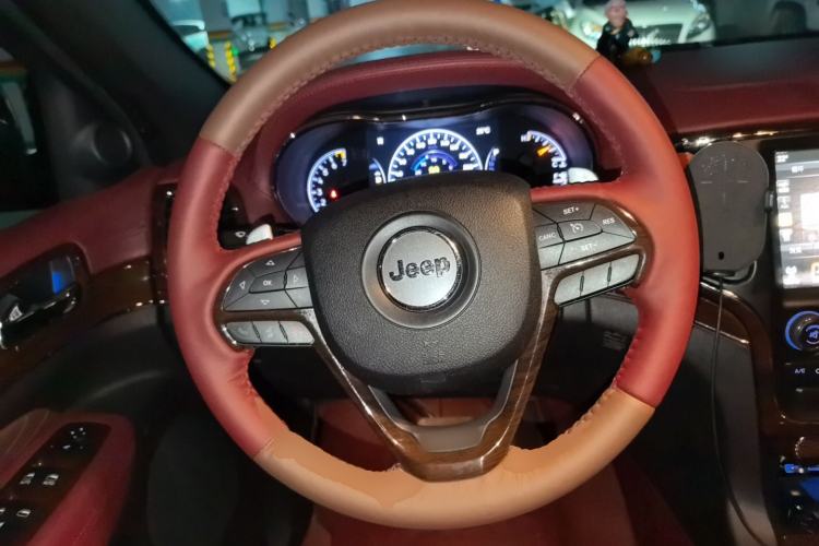 Used Jeep Grand Cherokee 2016 3.0L Comfort Navigation Edition Steering Wheel