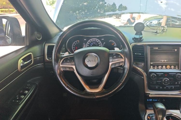 Used Jeep Grand Cherokee 2016 3.0L Comfort Navigation Edition Steering Wheel