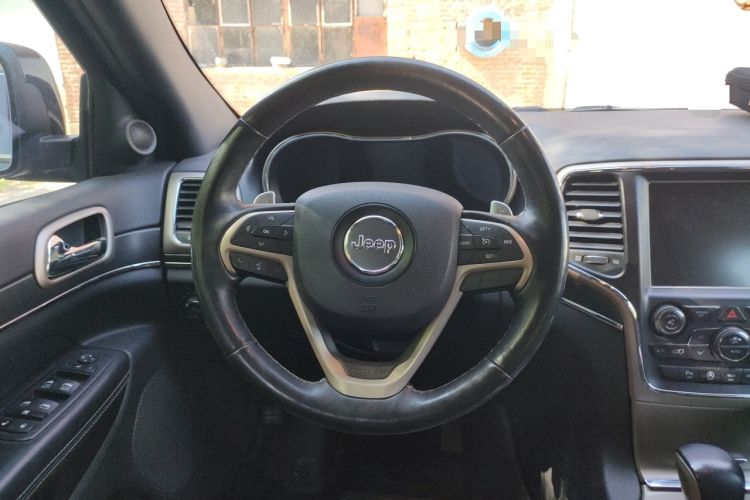 Used Jeep Grand Cherokee 2016 3.0L Comfort Navigation Edition Steering Wheel