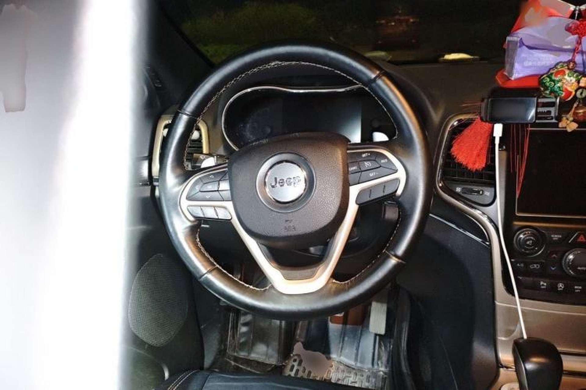 Used Jeep Grand Cherokee 2016 3.0L Comfort Navigation Edition Steering Wheel