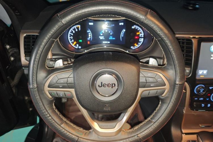 Used Jeep Grand Cherokee 2016 3.0L Comfort Navigation Edition Steering Wheel