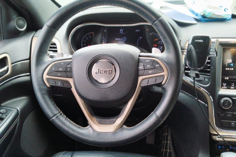 Used Jeep Grand Cherokee 2016 3.0L Comfort Navigation Edition Steering Wheel
