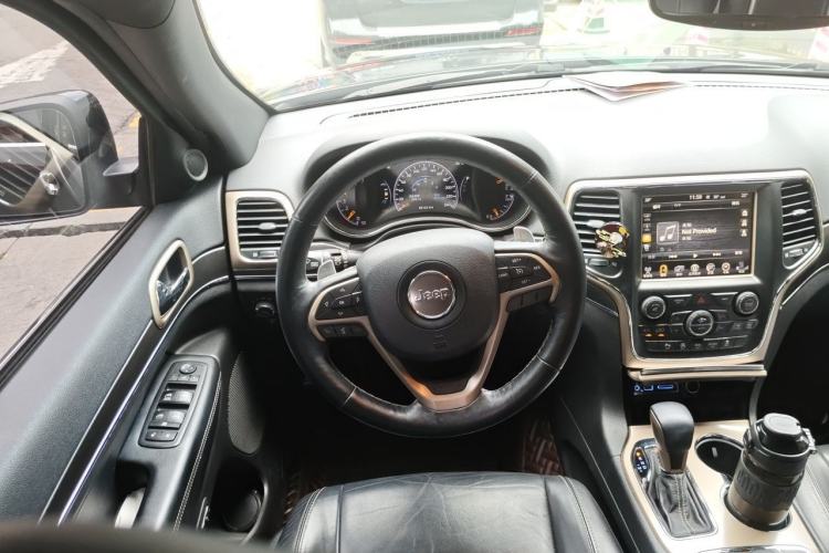 Used Jeep Grand Cherokee 2016 3.0L Comfort Navigation Edition Steering Wheel