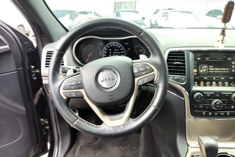 Used Jeep Grand Cherokee 2016 3.0L Elite Navigation Edition Steering Wheel