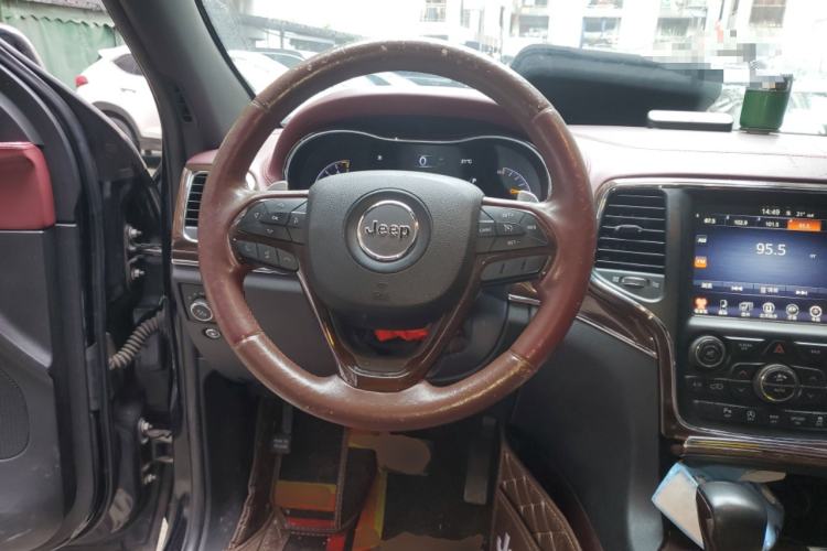 Used Jeep Grand Cherokee 2016 3.0L Comfort Navigation Edition Steering Wheel