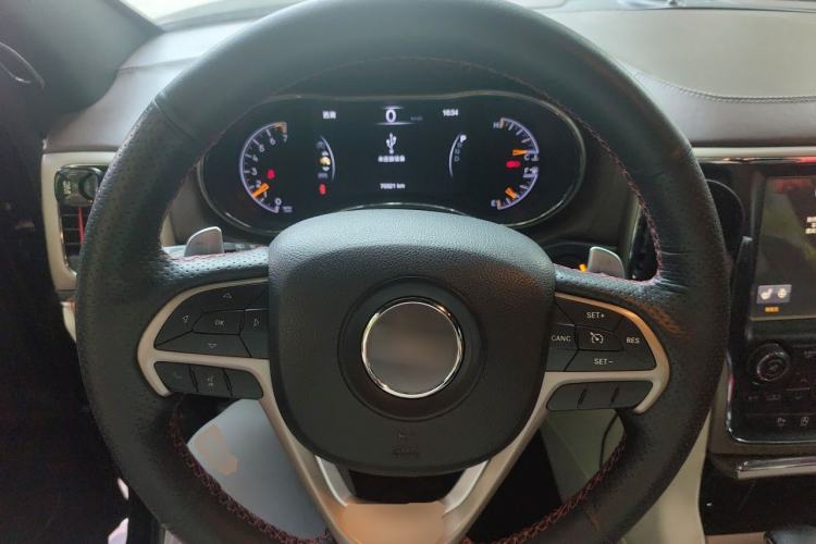 Used Jeep Grand Cherokee 2016 3.0L Comfort Navigation Edition Steering Wheel