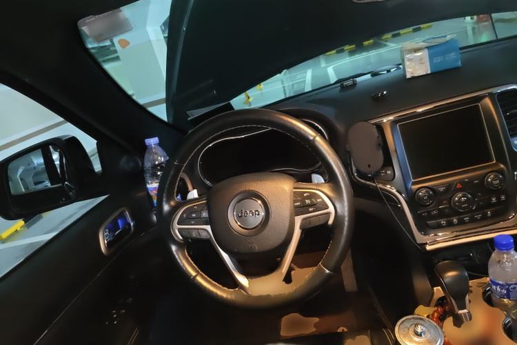 Used Jeep Grand Cherokee 2016 3.0L Comfort Navigation Edition Steering Wheel