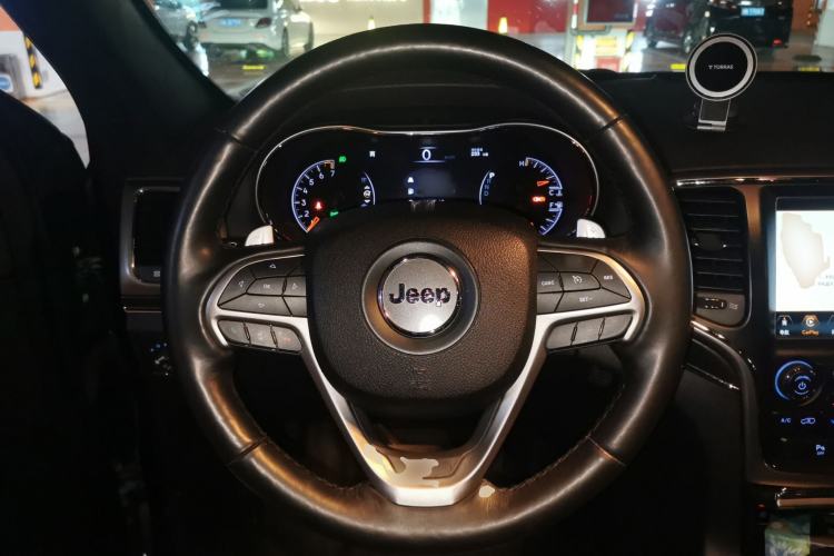 Used Jeep Grand Cherokee 2016 3.0L Comfort Navigation Edition Steering Wheel