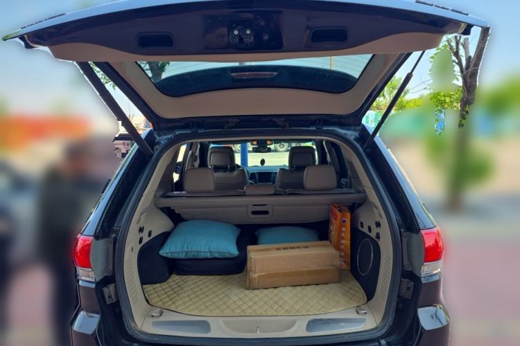 Used Jeep Grand Cherokee  Trunk