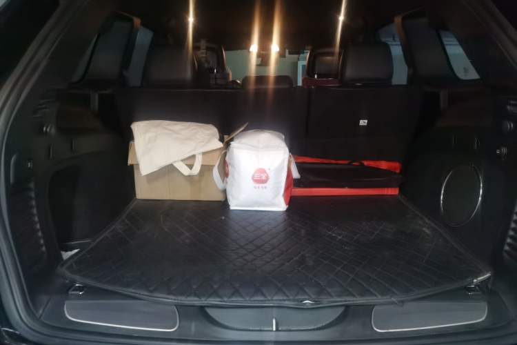Used Jeep Grand Cherokee 2016 3.0L Comfort Navigation Edition Trunk
