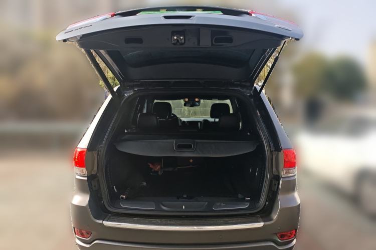 Used Jeep Grand Cherokee 2016 3.6L Luxury Navigation Edition Trunk