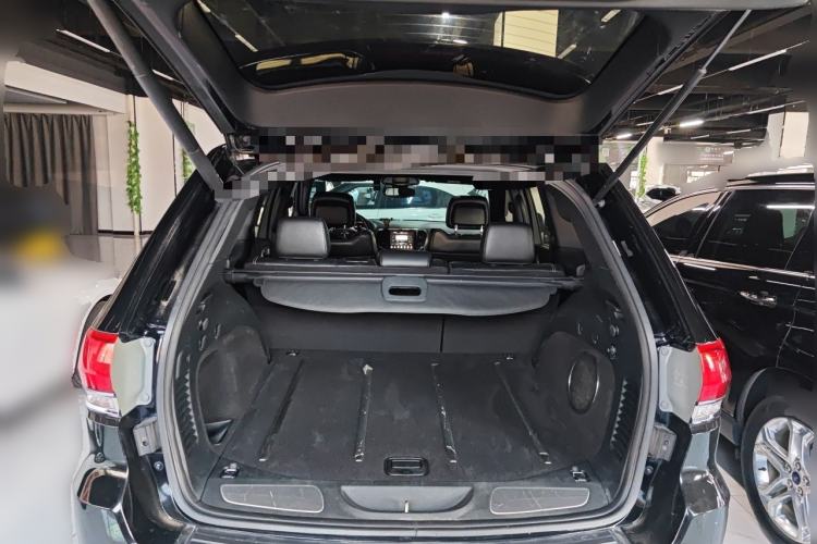 Used Jeep Grand Cherokee 2016 3.0L Elite Navigation Edition Trunk