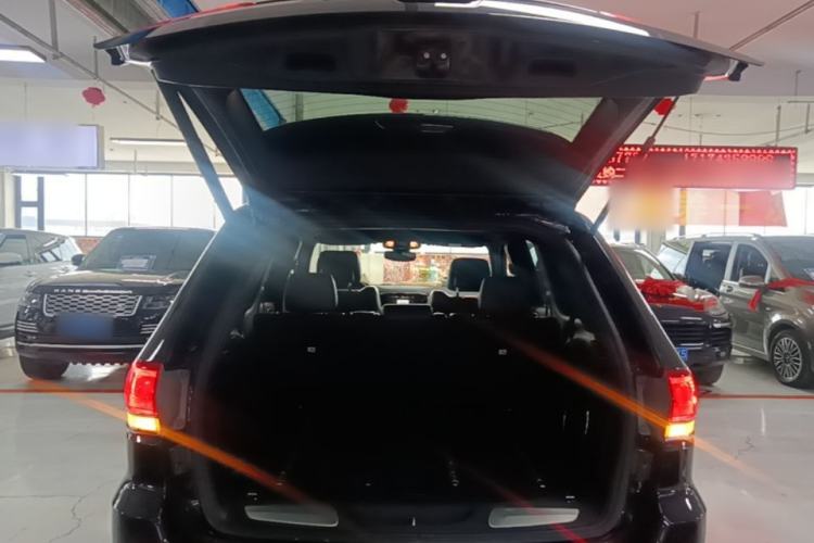 Used Jeep Grand Cherokee 2016 3.0L Elite Navigation Edition Trunk