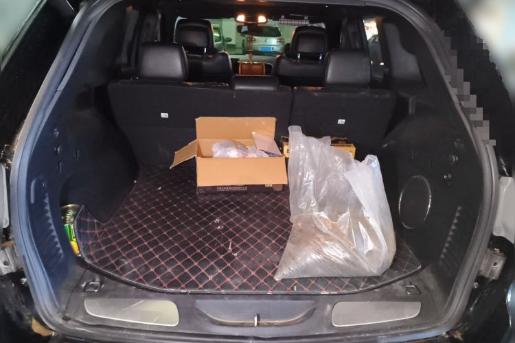 Used Jeep Grand Cherokee 2016 3.0L Elite Navigation Edition Trunk